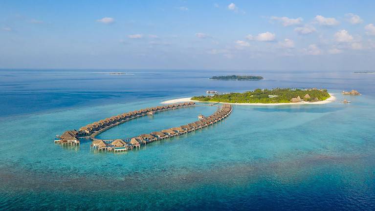 Maldives vs Bora Bora, Which One Should You Visit?