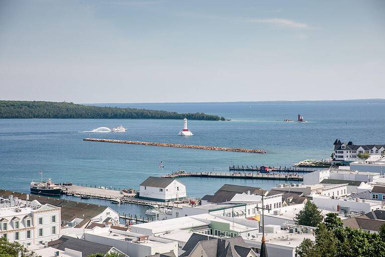 Top 6 Best Places to Stay on Mackinac Island